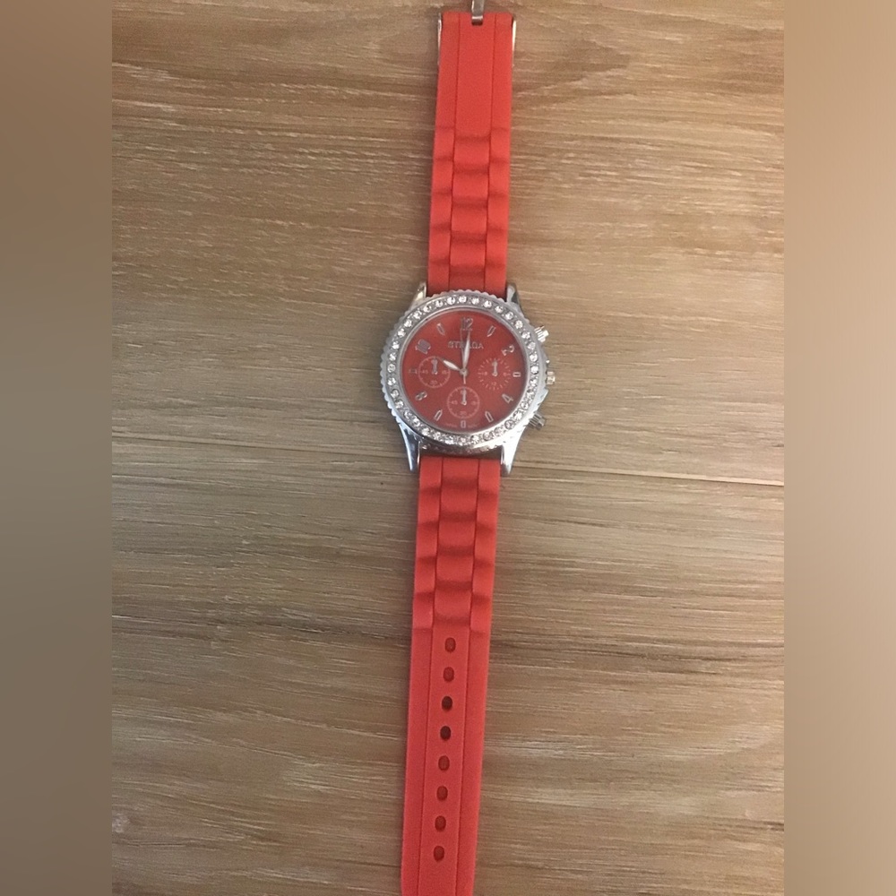Strada Red Watch